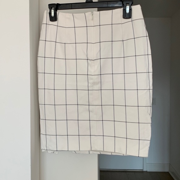 Banana Republic Pencil Skirt With Slit Window Pane - Picture 3 of 4